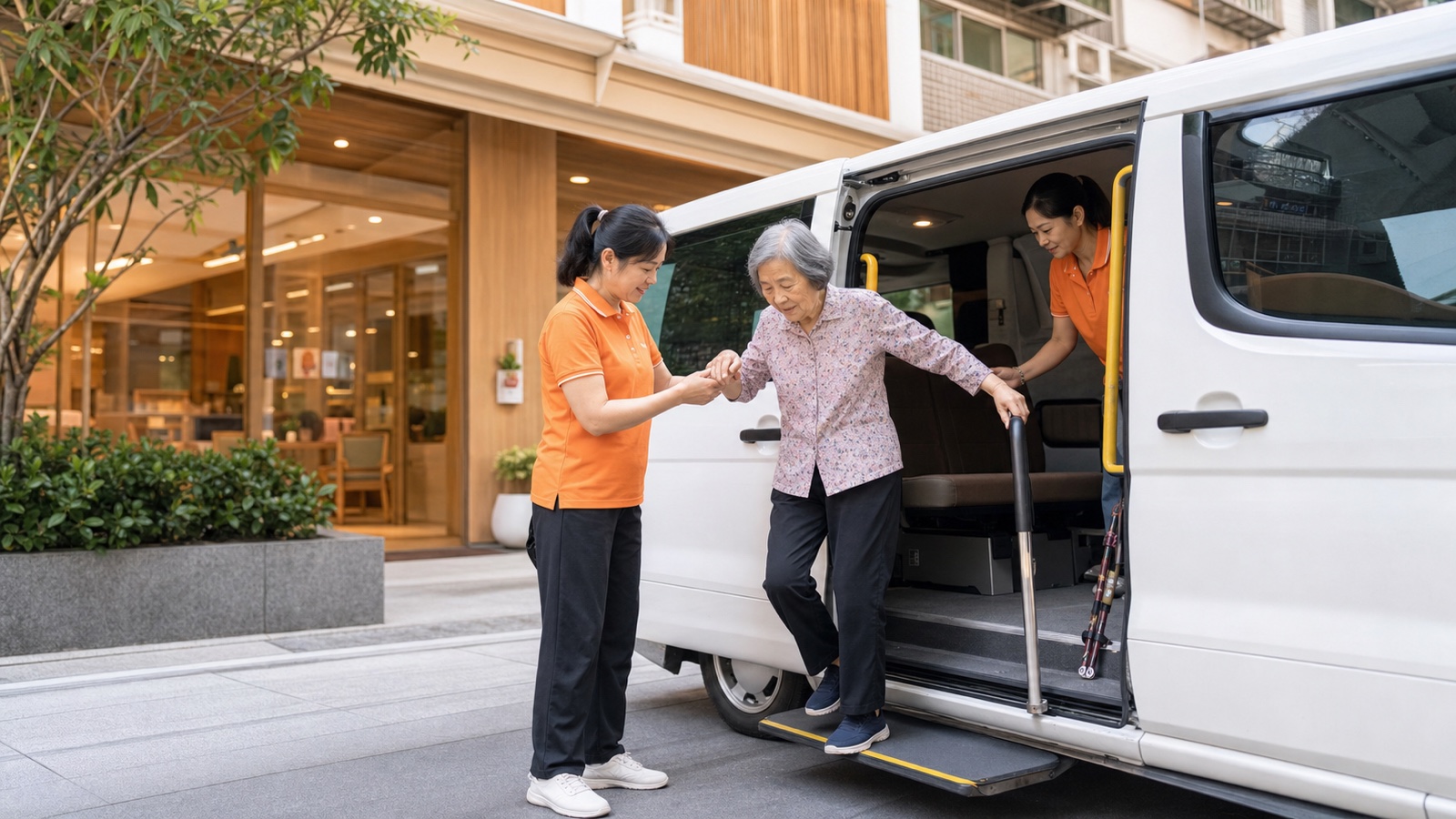 日照中心交通車接送長輩