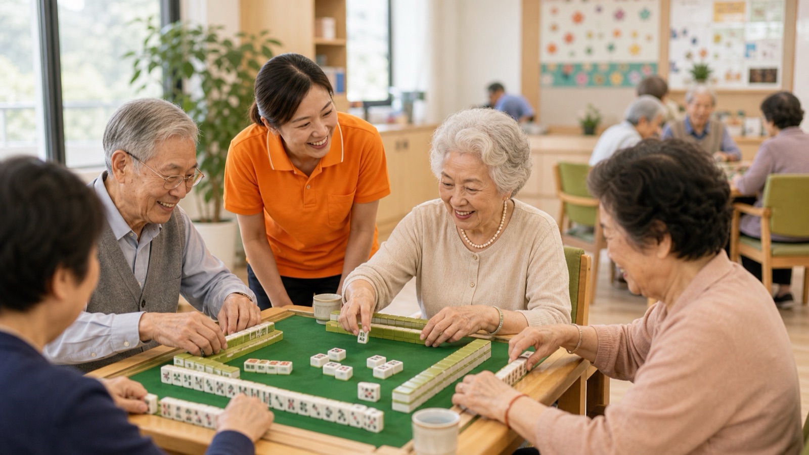 照顧人員陪伴長輩參與熟悉的益智活動